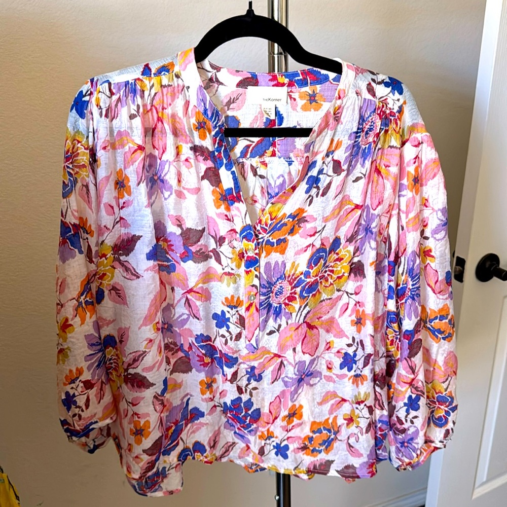 NWOT floral blouse